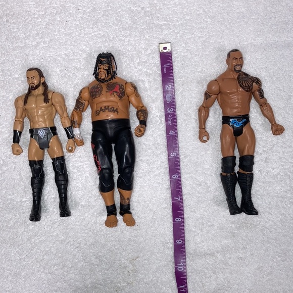 2011 WWE wrestling figures Samoa, The Rock and Neville - Picture 2 of 6